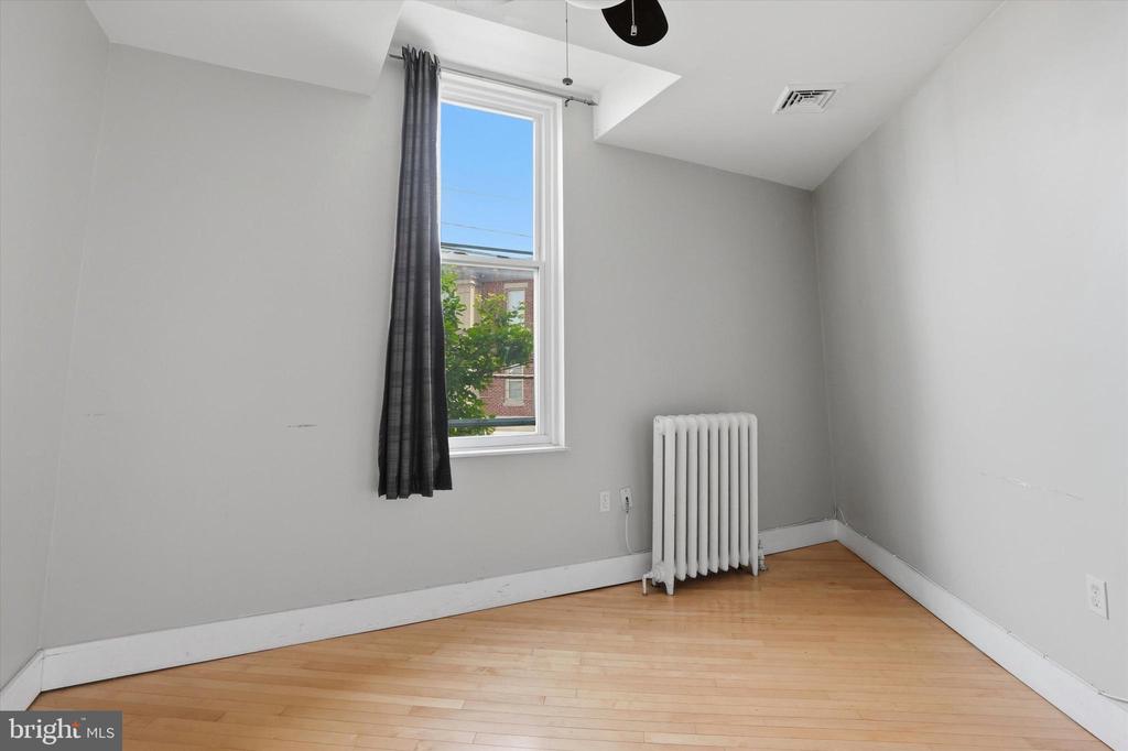 1600 E PASSYUNK AVENUE