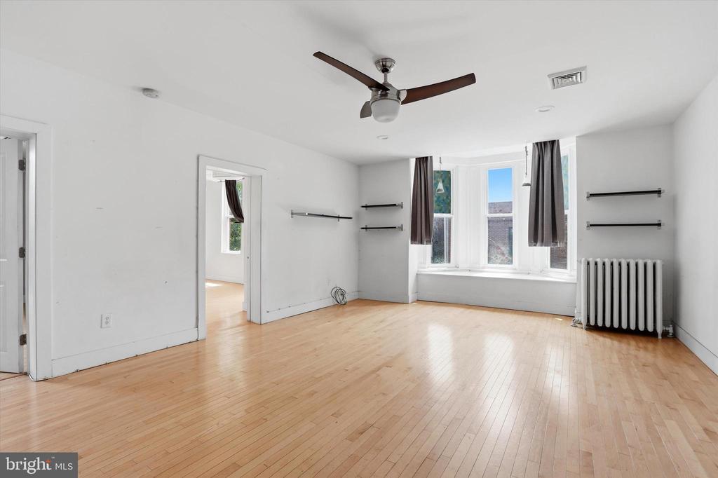 1600 E PASSYUNK AVENUE