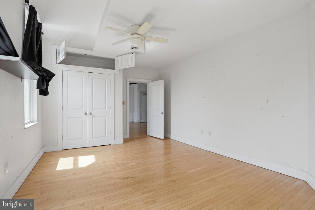 1600 E PASSYUNK AVENUE