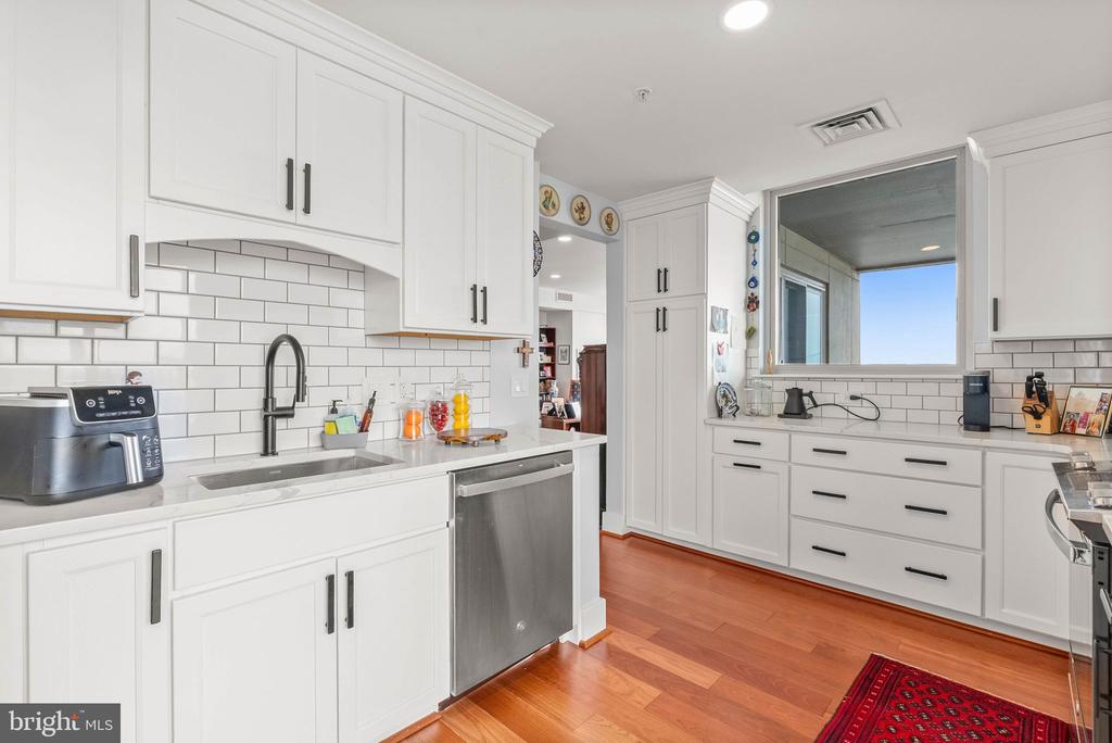 717 S COLUMBUS BOULEVARD 1416