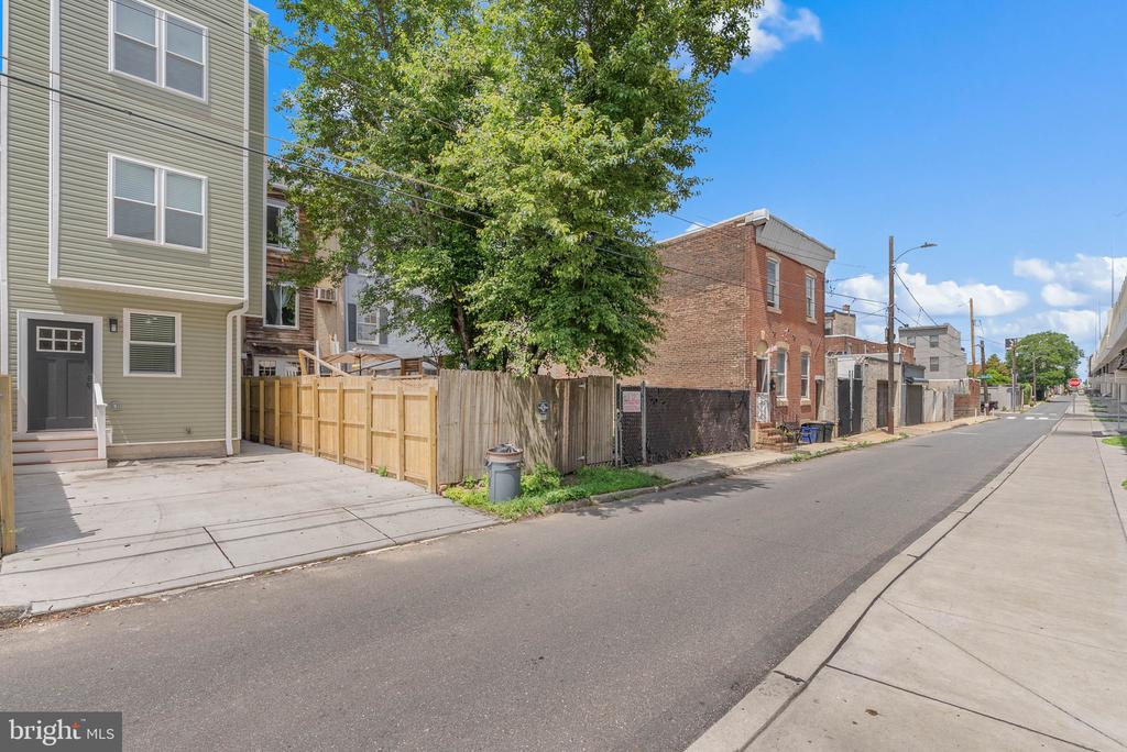 2551 SALMON STREET