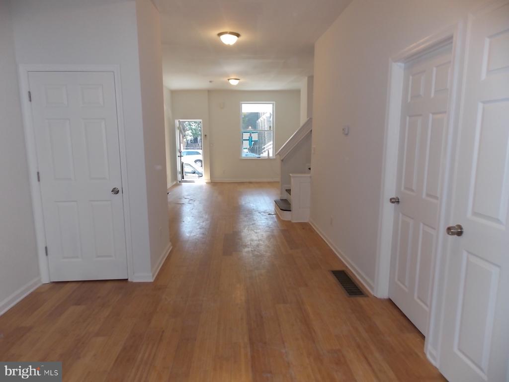 2323 W LEHIGH AVENUE
