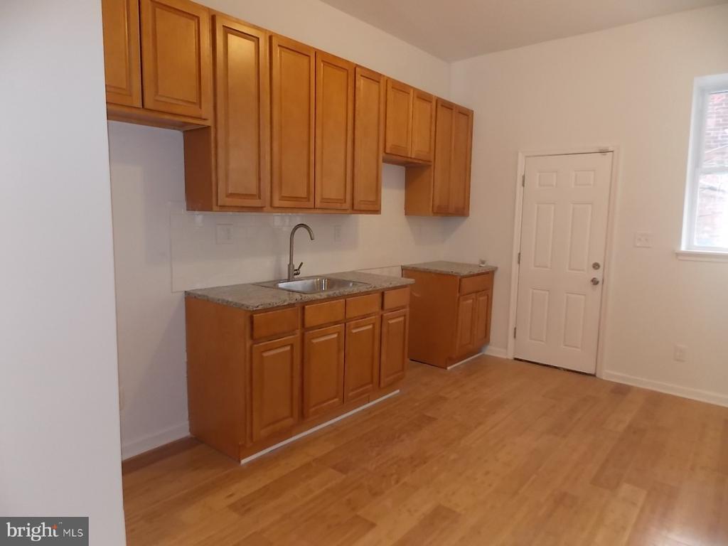 2323 W LEHIGH AVENUE
