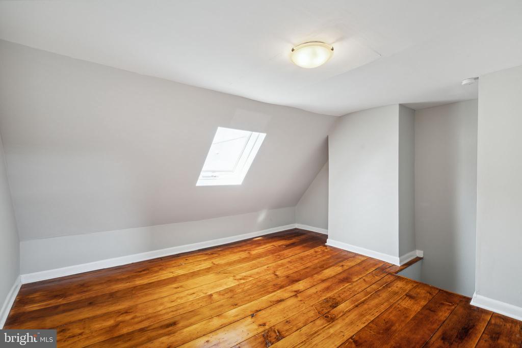 1217 E OXFORD STREET