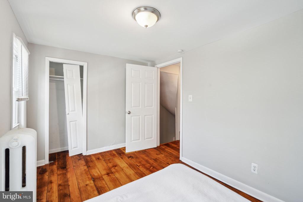 1217 E OXFORD STREET