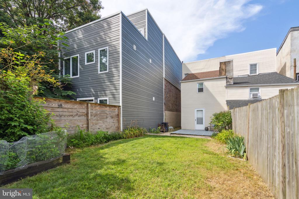 1217 E OXFORD STREET