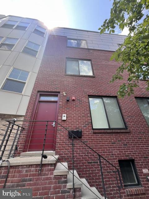 2204 CHRISTIAN STREET 2
