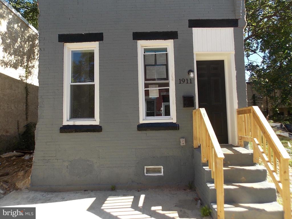 1911 N TAYLOR STREET