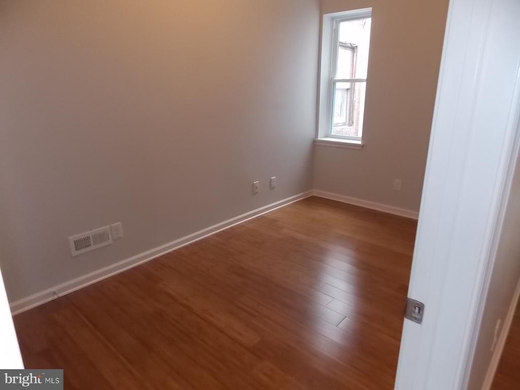 2617 W MONTGOMERY AVENUE