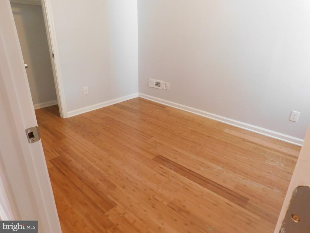 2943 W DIAMOND STREET