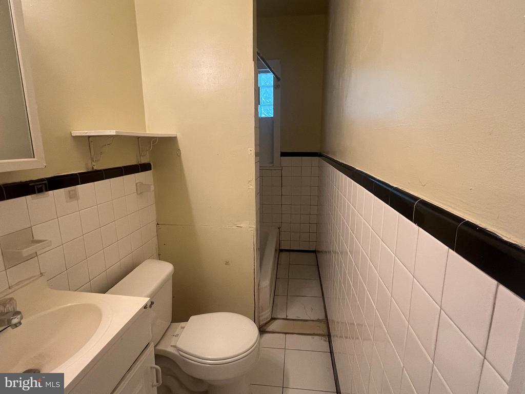 2023 W OXFORD STREET 1