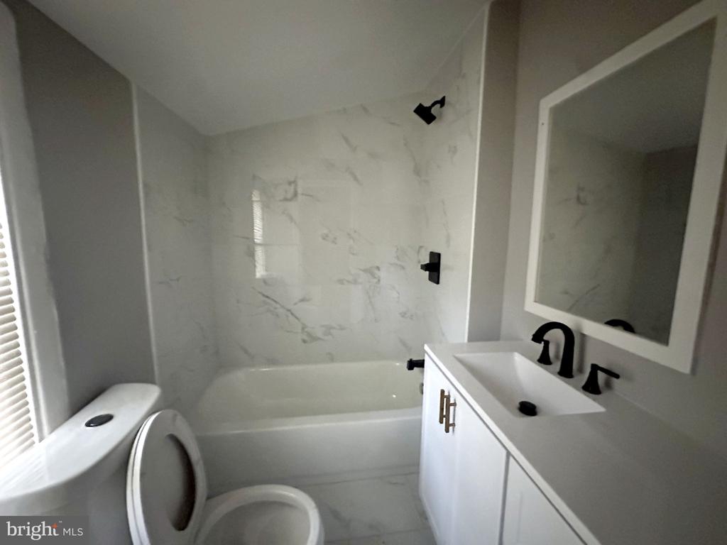 6041 HAZEL AVENUE Unit: 1