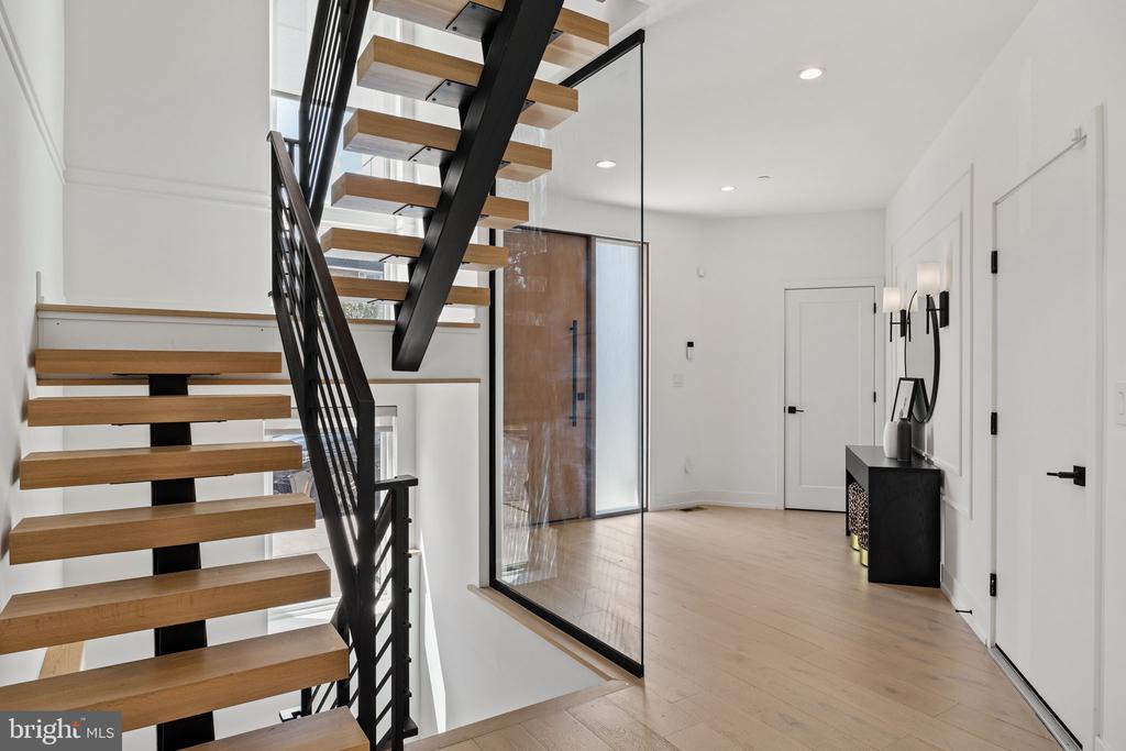 527 BROWN STREET