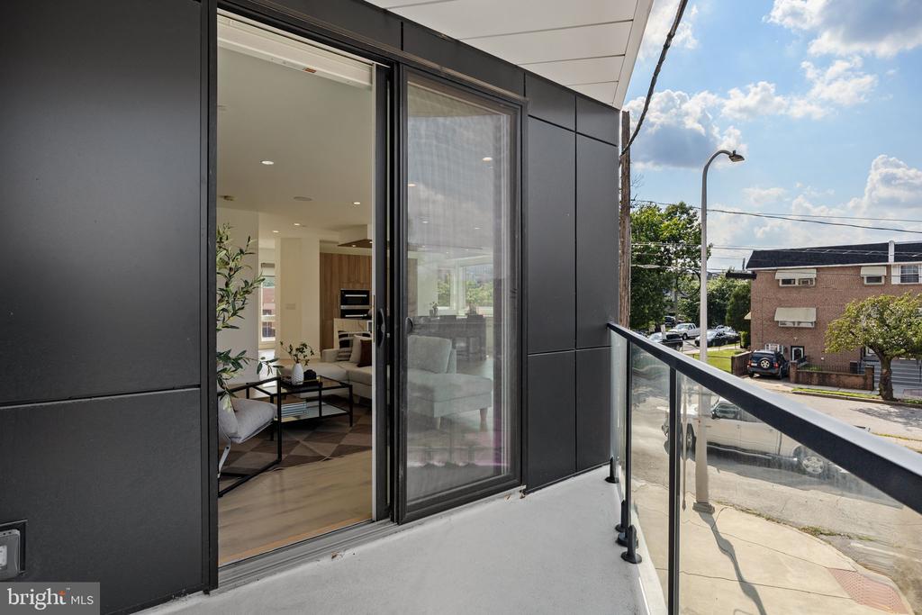 527 BROWN STREET