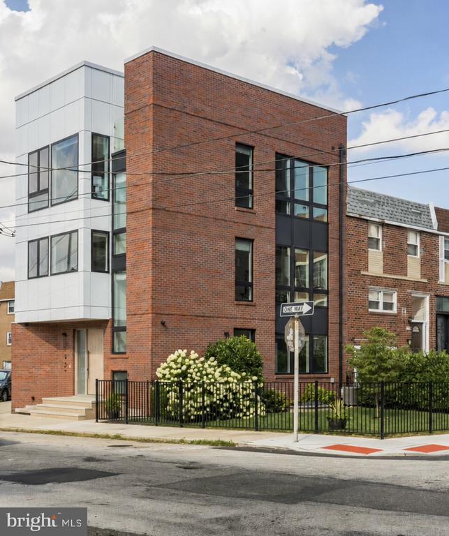 527 BROWN STREET