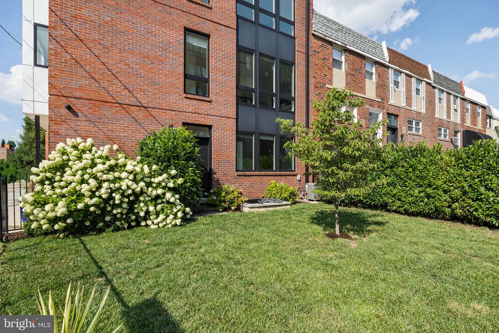 527 BROWN STREET