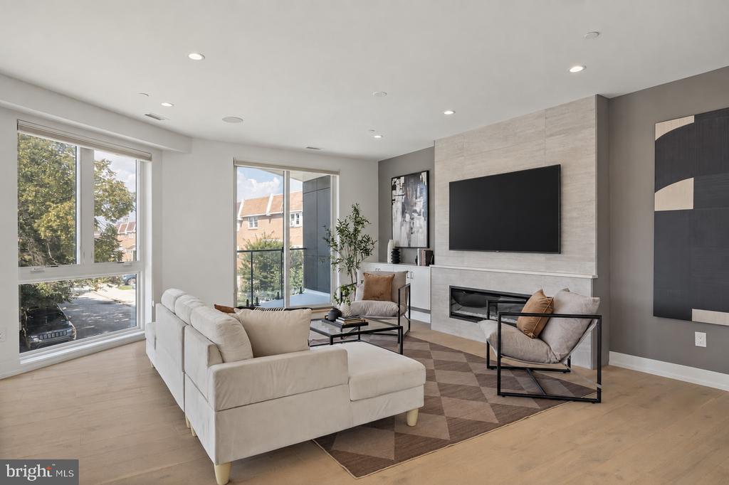 527 BROWN STREET