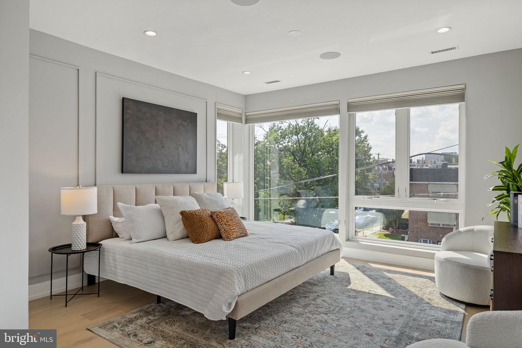 527 BROWN STREET