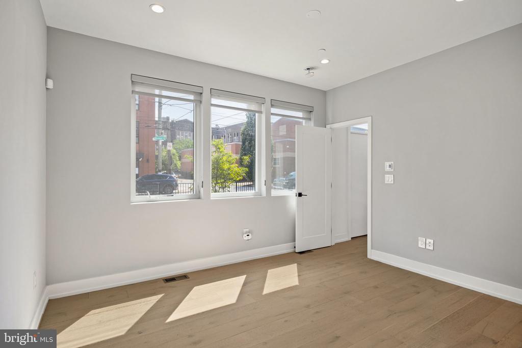 527 BROWN STREET