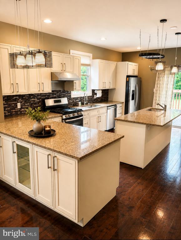 286 PARKER AVENUE Unit: D