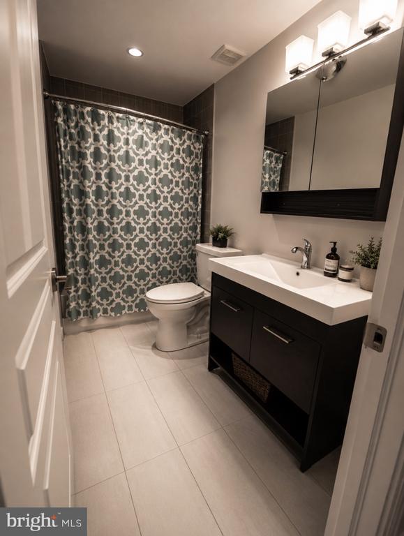 286 PARKER AVENUE Unit: D