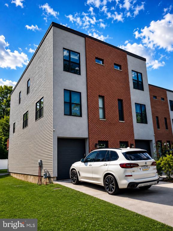 286 PARKER AVENUE Unit: D