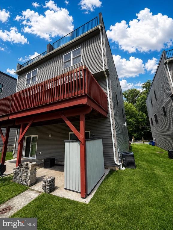 286 PARKER AVENUE Unit: D