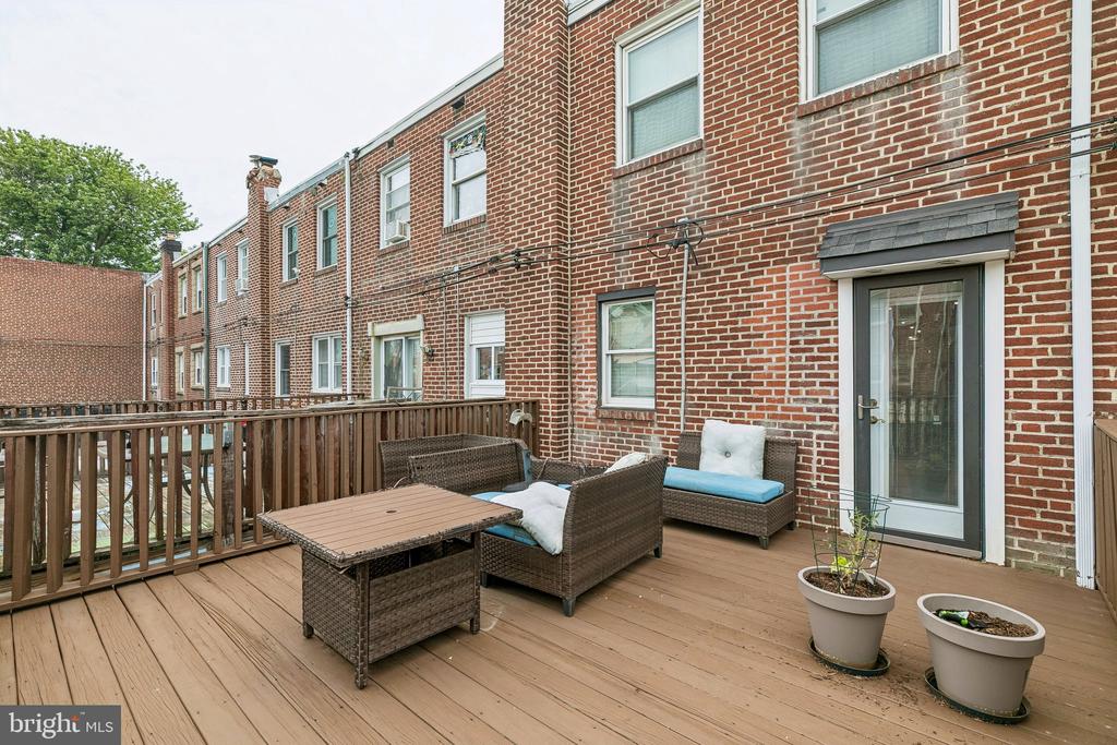 6126 MULBERRY STREET