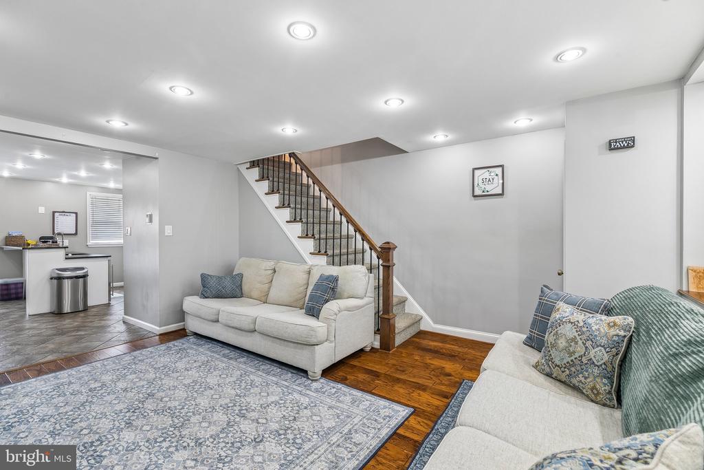 6126 MULBERRY STREET