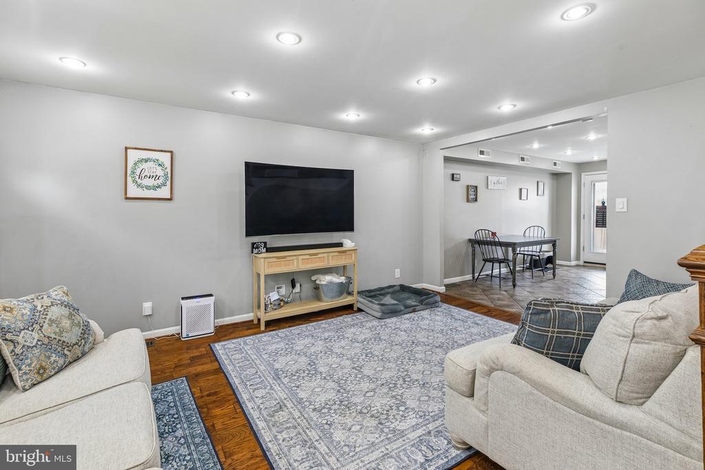 6126 MULBERRY STREET