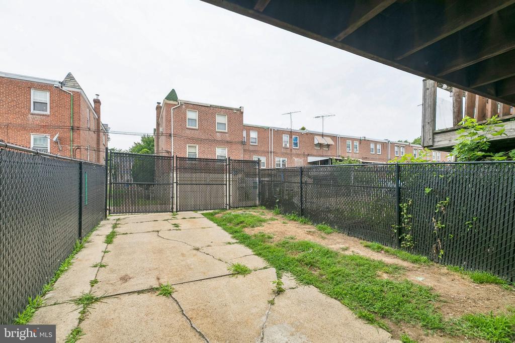 6126 MULBERRY STREET