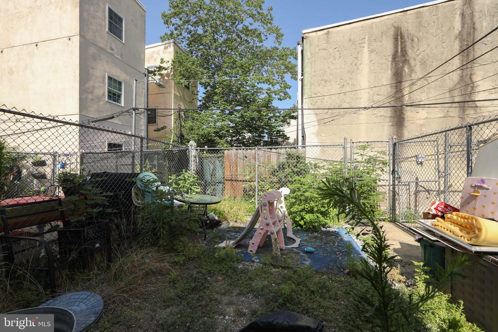 922 S 18TH STREET