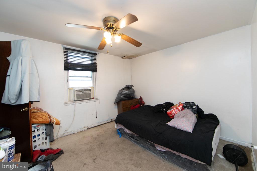 922 S 18TH STREET