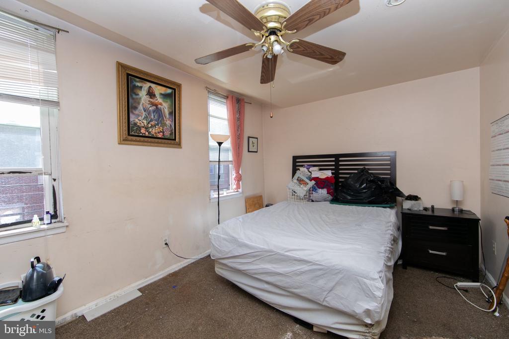 922 S 18TH STREET