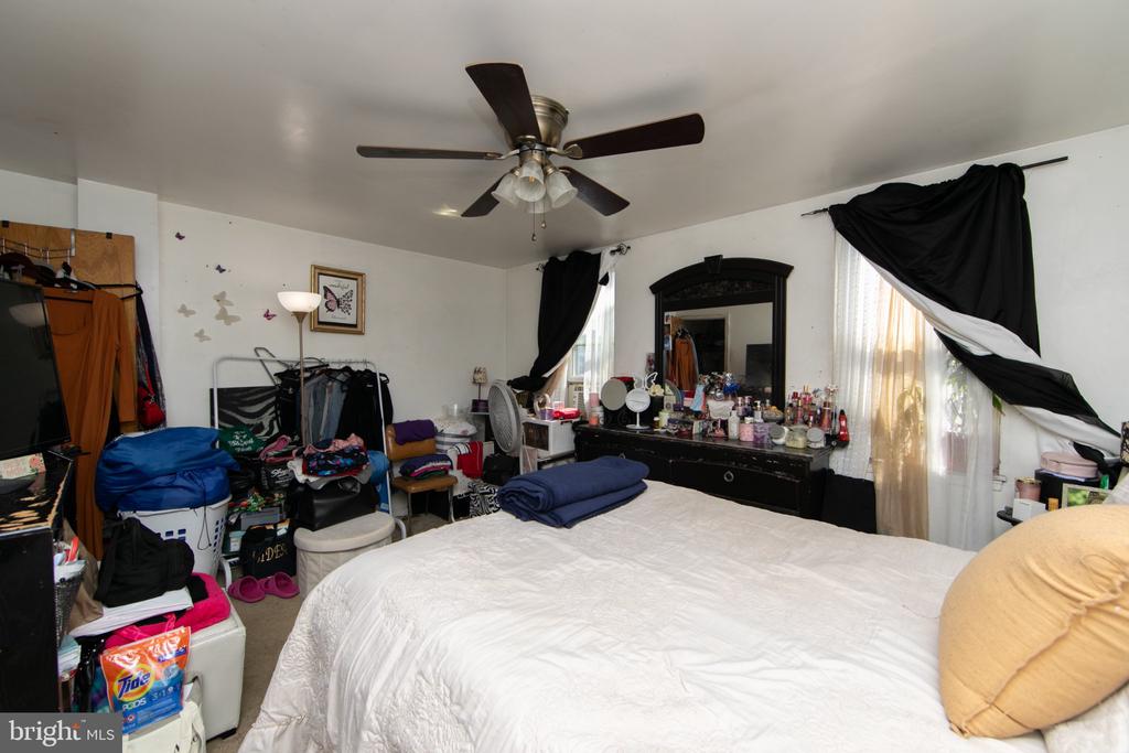 922 S 18TH STREET