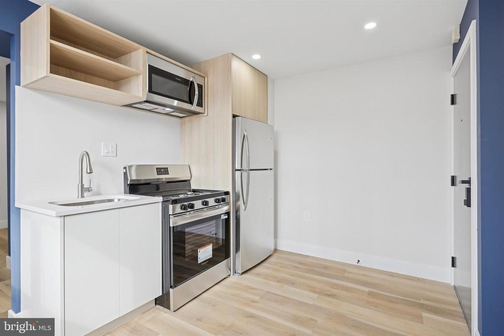 4522 BAKER STREET Unit: 8