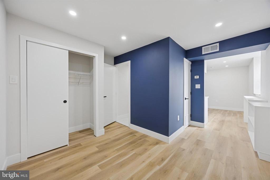 4522 BAKER STREET Unit: 8