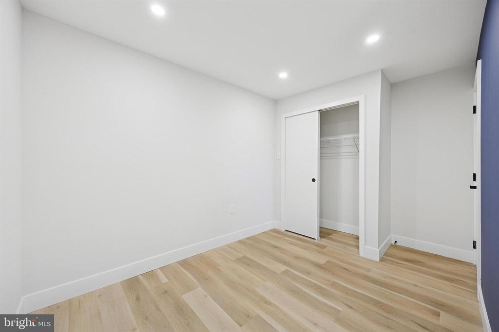 4522 BAKER STREET Unit: 8