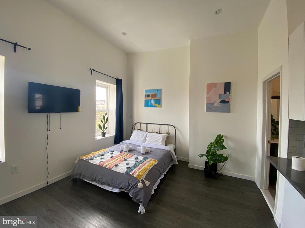 1725 BAINBRIDGE STREET Unit: 3F