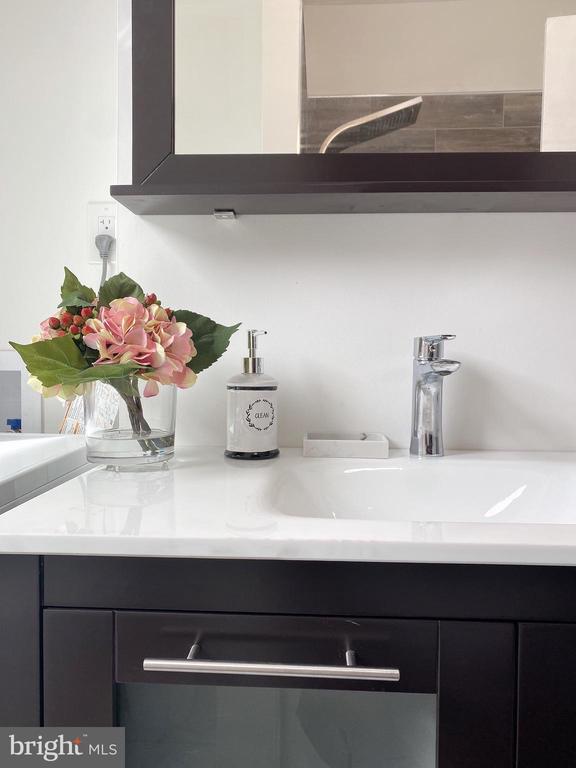 1725 BAINBRIDGE STREET Unit: 3F