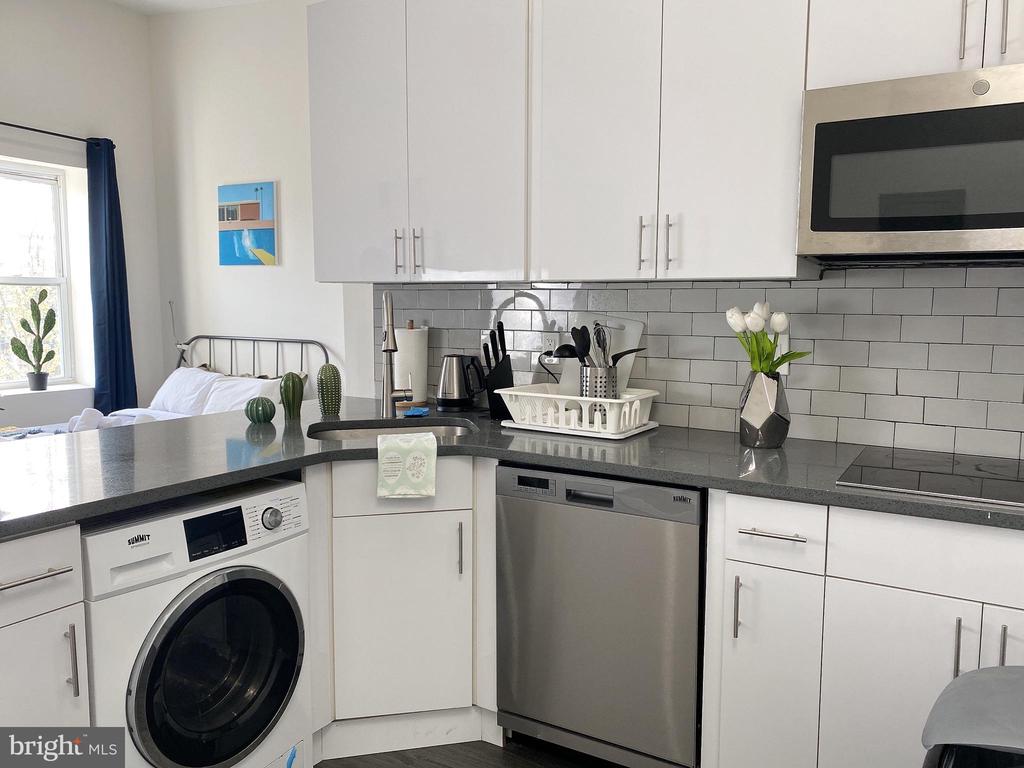 1725 BAINBRIDGE STREET Unit: 3F