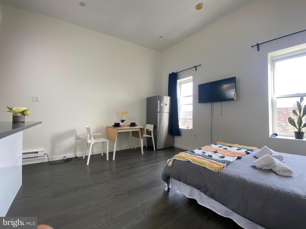 1725 BAINBRIDGE STREET Unit: 3F