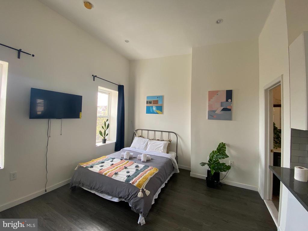 1725 BAINBRIDGE STREET Unit: 3F