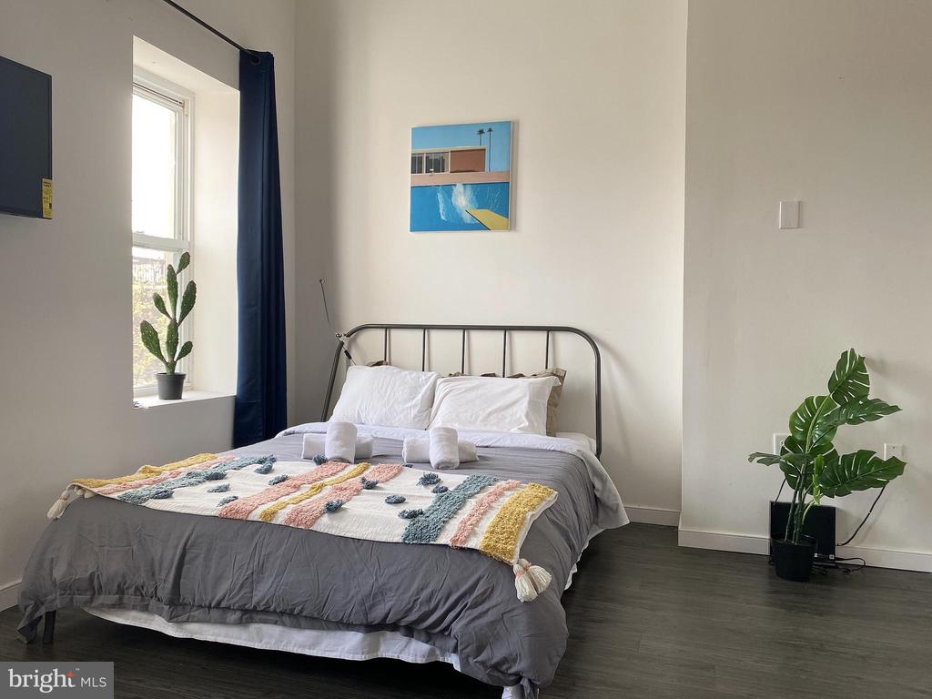 1725 BAINBRIDGE STREET Unit: 3F