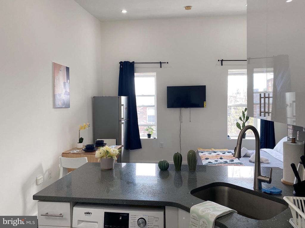 1725 BAINBRIDGE STREET Unit: 3F