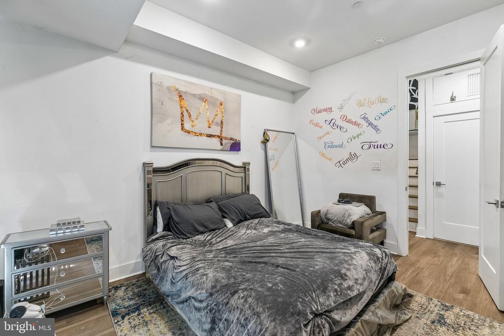 2019 E SUSQUEHANNA AVENUE
