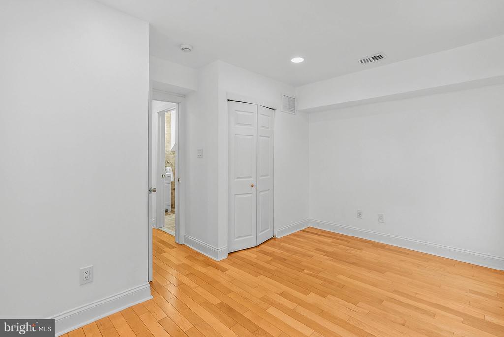 226 W WILDEY STREET