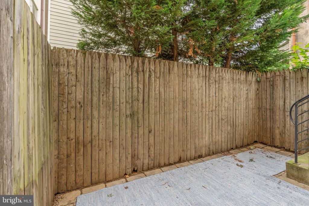 226 W WILDEY STREET