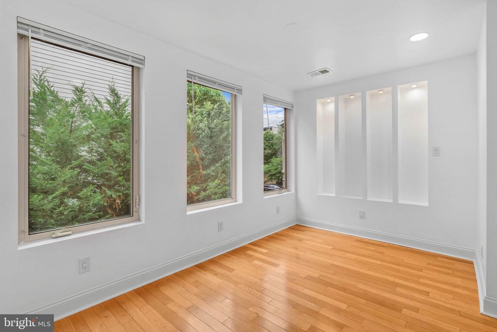 226 W WILDEY STREET