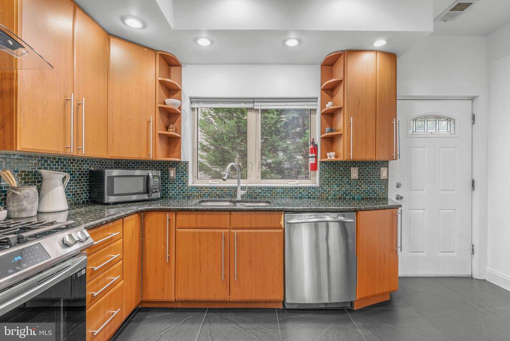 226 W WILDEY STREET